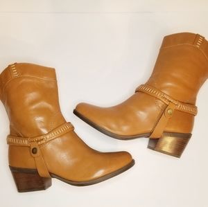 B Makowsky Hudson Black Leather Removable Harness Ankle Boots New